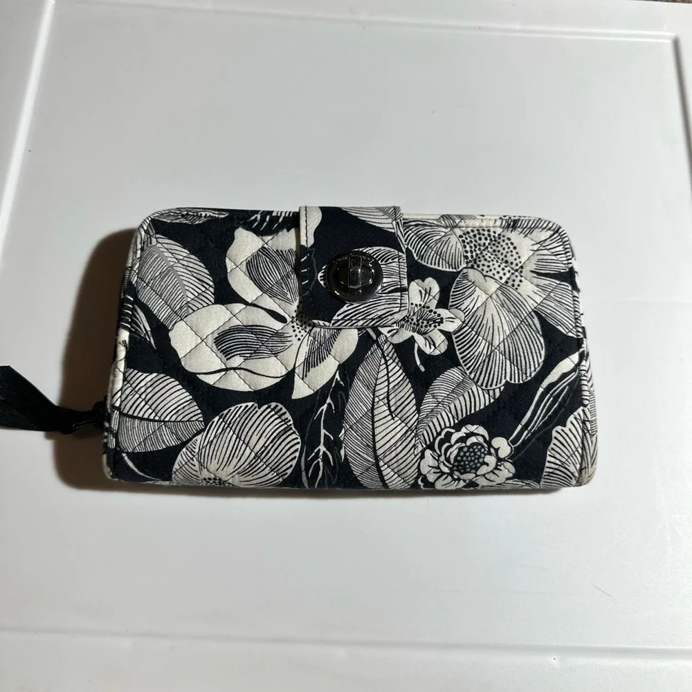 Vera Bradley Turn Lock Wallet Black White Floral Quilted Full Wallet - Picture 6 of 8